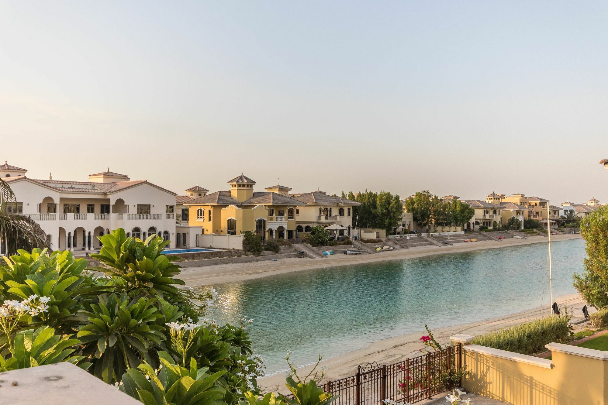 Yanjoon Holiday Homes - Palm Jumeirah Frond A Villas Dubai Eksteriør bilde