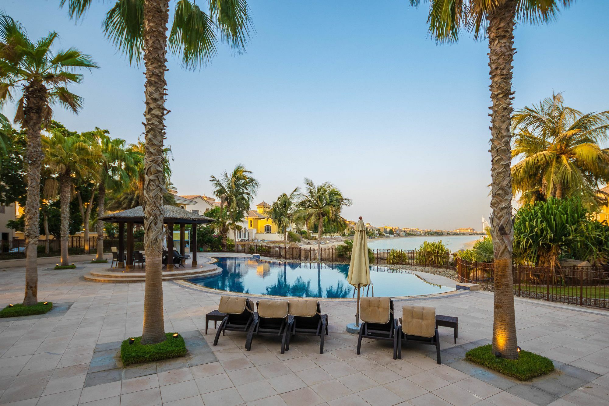 Yanjoon Holiday Homes - Palm Jumeirah Frond A Villas Dubai Eksteriør bilde
